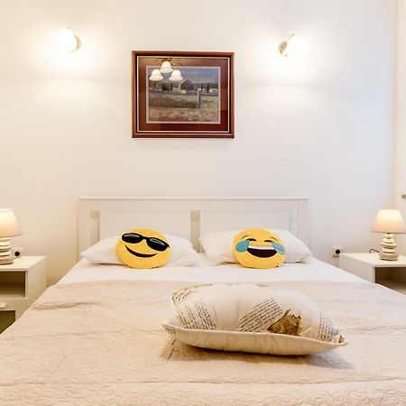 Central Apartment Smiley - Free Parking ザグレブ エクステリア 写真