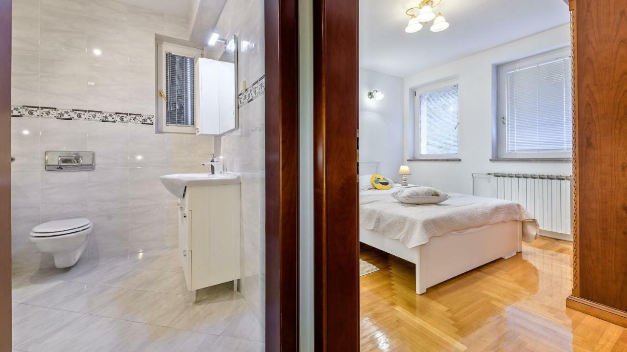 Central Apartment Smiley - Free Parking ザグレブ エクステリア 写真