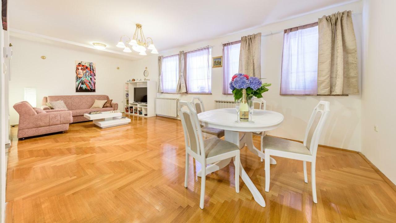 Central Apartment Smiley - Free Parking ザグレブ エクステリア 写真