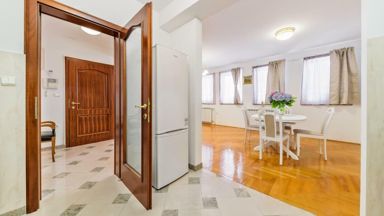 Central Apartment Smiley - Free Parking ザグレブ エクステリア 写真