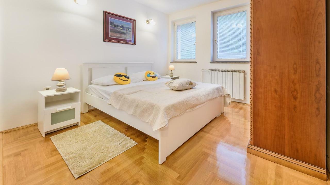 Central Apartment Smiley - Free Parking ザグレブ エクステリア 写真