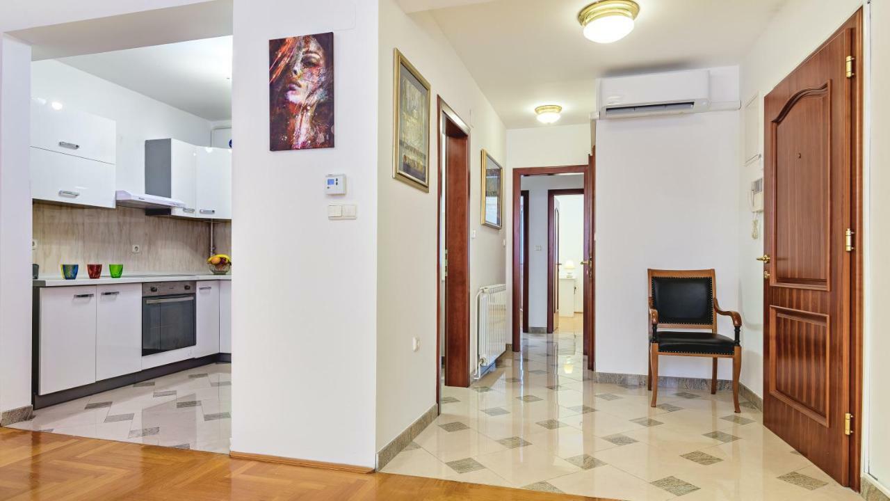Central Apartment Smiley - Free Parking ザグレブ エクステリア 写真