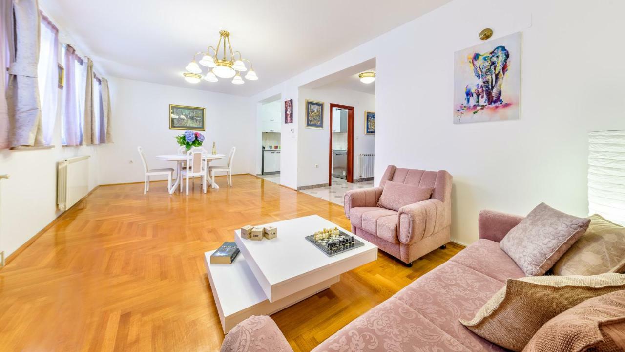 Central Apartment Smiley - Free Parking ザグレブ エクステリア 写真