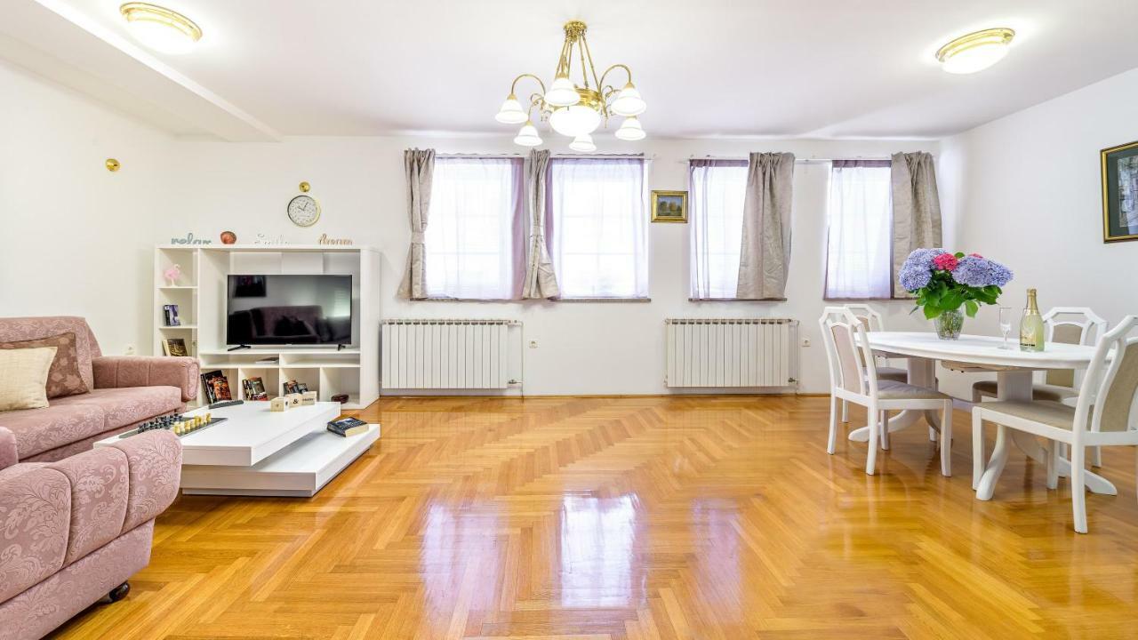 Central Apartment Smiley - Free Parking ザグレブ エクステリア 写真
