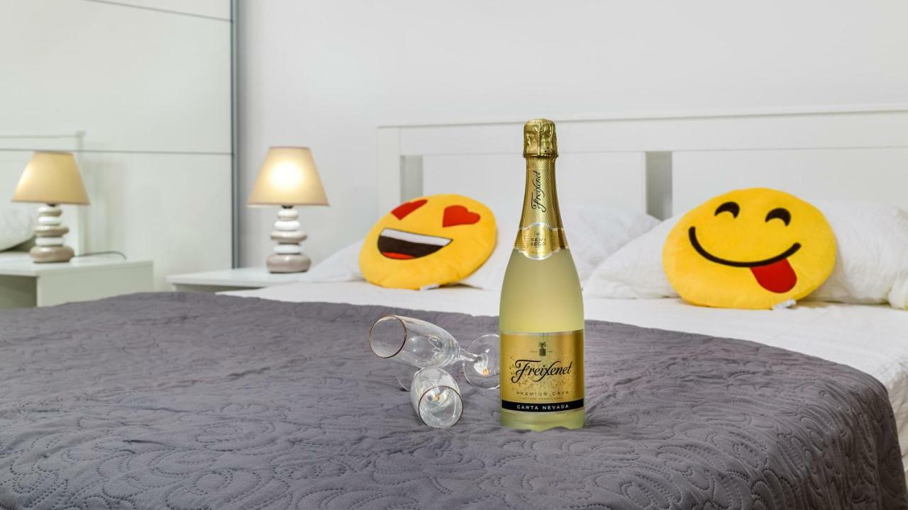 Central Apartment Smiley - Free Parking ザグレブ エクステリア 写真