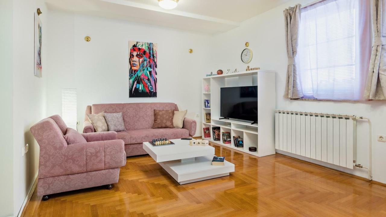 Central Apartment Smiley - Free Parking ザグレブ エクステリア 写真