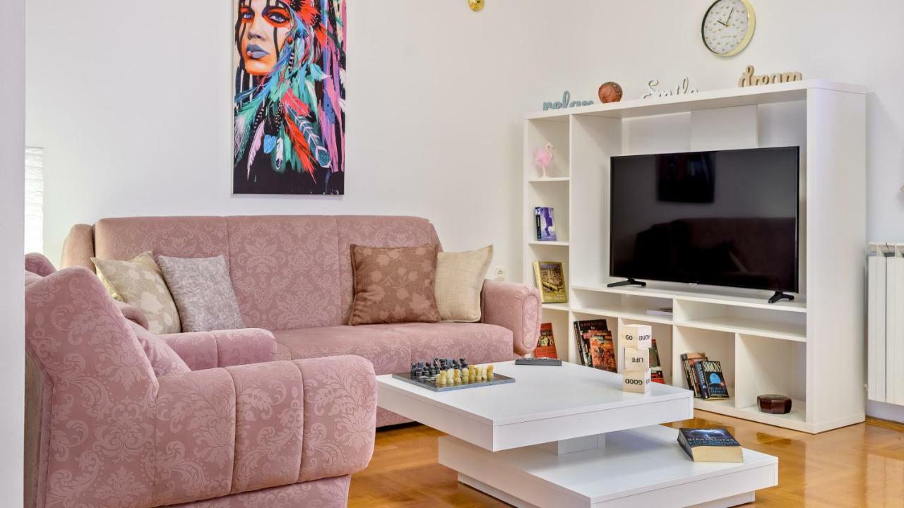 Central Apartment Smiley - Free Parking ザグレブ エクステリア 写真